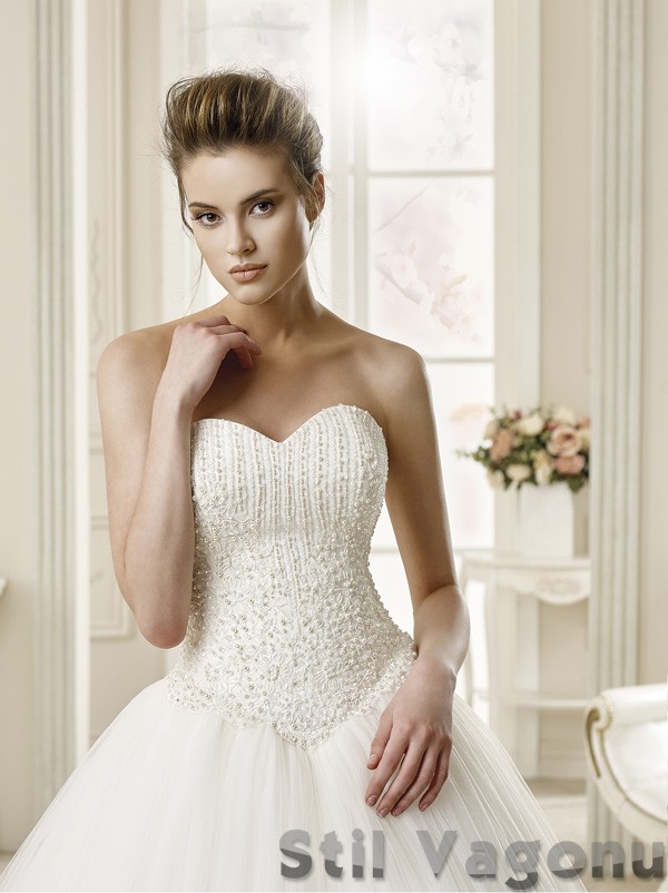 İhtişam Severlere Taş İşlemeli Gelinlik Modelleri