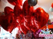 Uçan balonlar ile güzel bir evlenme teklifi!