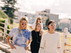 Beyaz jean nasıl kombinlenir? İşte beyaz jean giymenin 5 şık yolu