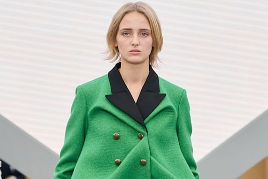 Bu Sezon Renklerin Satürasyonu Neden Bu Kadar Güçlü? Moda Trendlerinde Ne Anlama Geliyor?